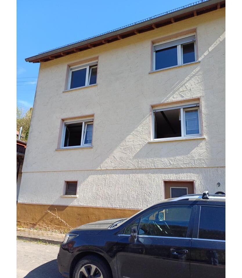 Renovierungsbedürftiges Haus
