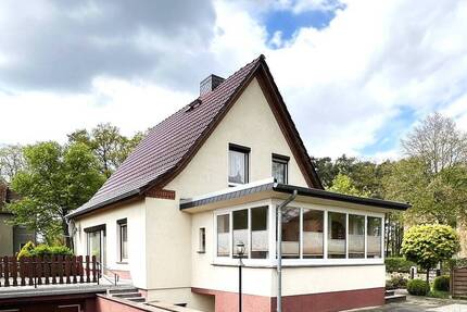 Einziehen und Wohlfühlen! Wohnen auf großem Grundstück in zentraler Lage
