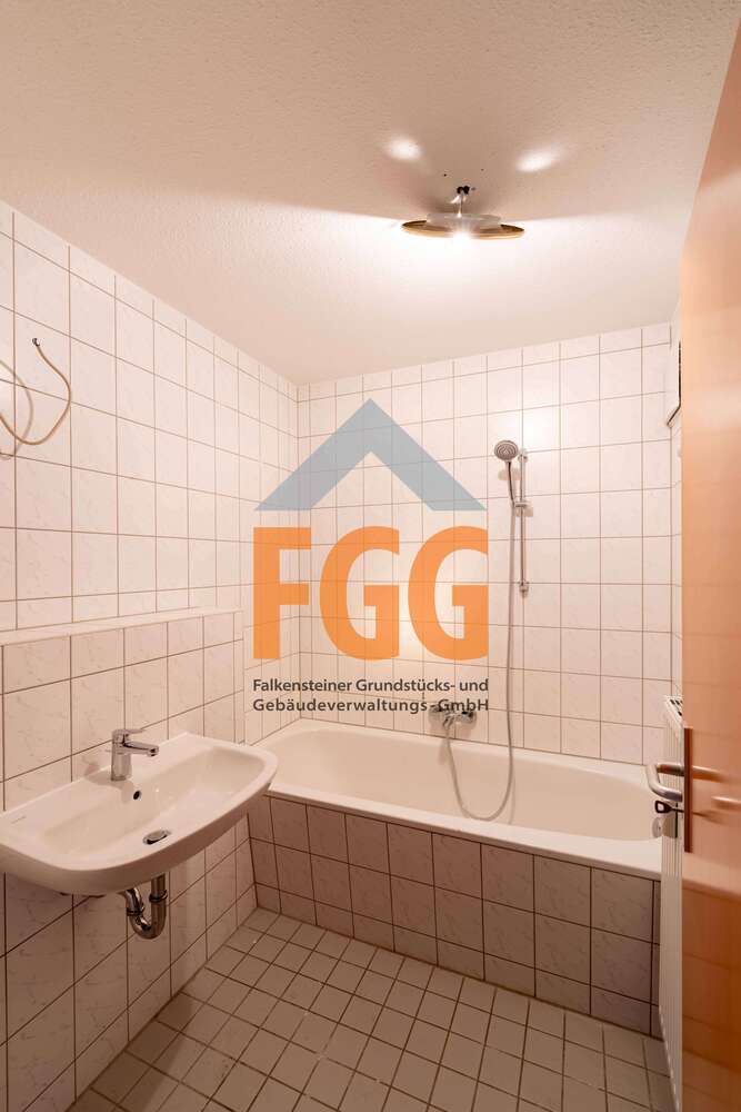 Wohnung zum Mieten in Auerbach 500 € 72.81 m²