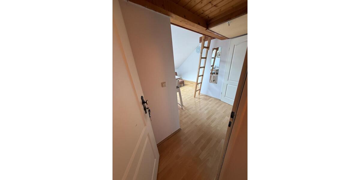 Dachgeschoßwohnung Marburg - 1 Zimmer, 15 m&sup2;, 285&euro; | Angebot:25303976