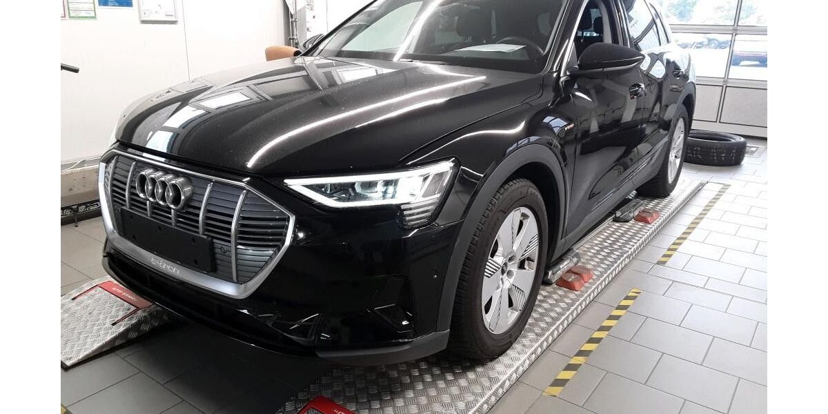 Audi e-tron 28.100 km 26.450 &euro; Ludwigsau 36251