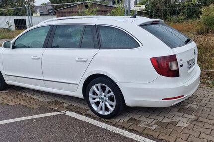 Skoda Superb 228.500 km 6.900 &euro; München 81671