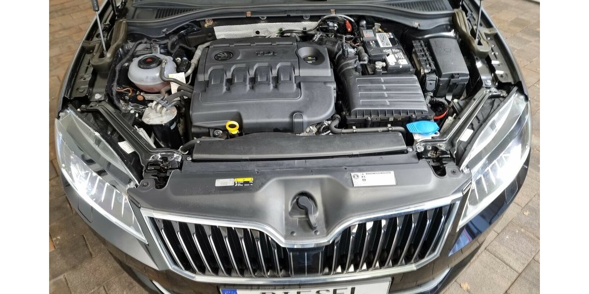 Skoda Superb Style Bi-Xenon AHK ACC SHZ Navi Tempomat 123.550 km 17.900 &euro; Garrel 49681