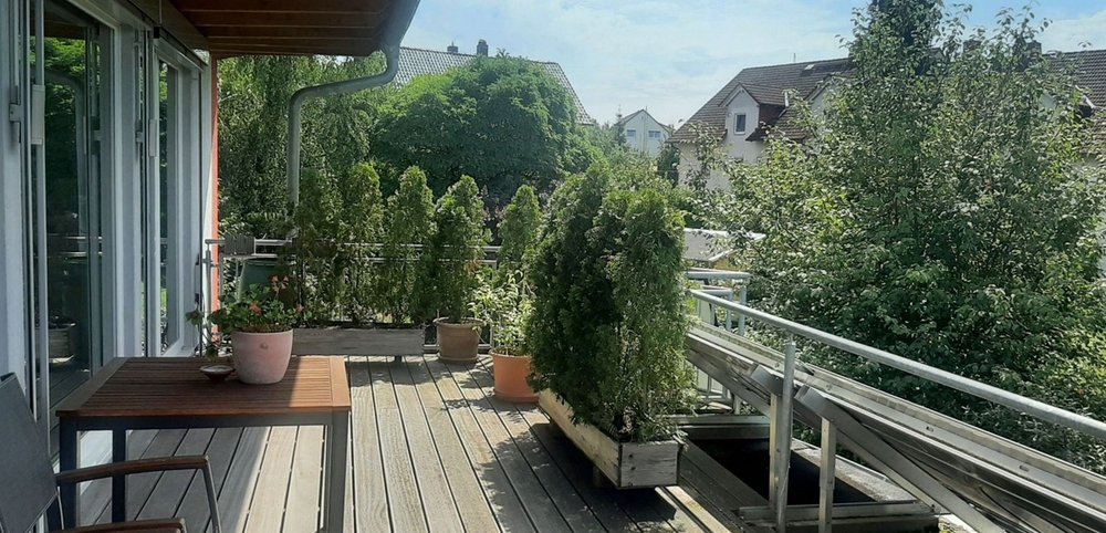 Ein Juwel der Nachhaltigkeit: Sonnenhaus bei Coburg - Zweifamilienhaus Rödental | Angebot:23787139