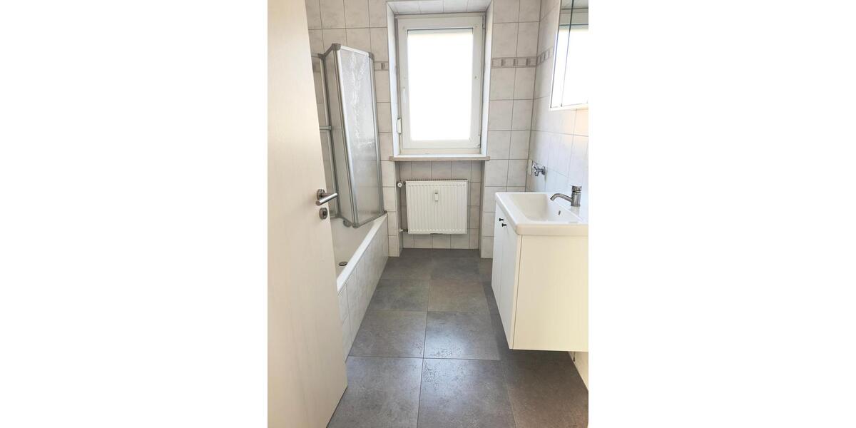 Etagenwohnung Vilsbiburg - 4 Zimmer, 100 m&sup2;, 900&euro; | Angebot:26420650