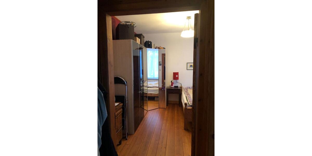 3 12 Zimmer Wohnung im 1. OG im gepflegten Altbau 3.5 zimmer