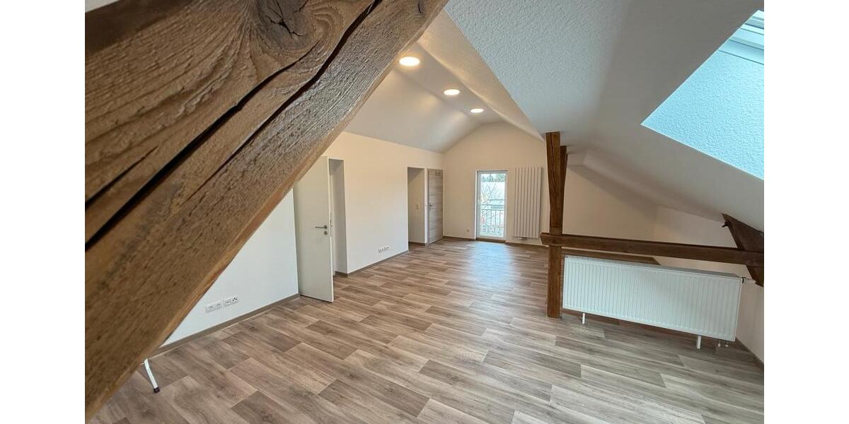 Dachgeschoßwohnung Neuhaus am Rennweg - 3 Zimmer, 96 m&sup2;, 780&euro; | Angebot:25417079