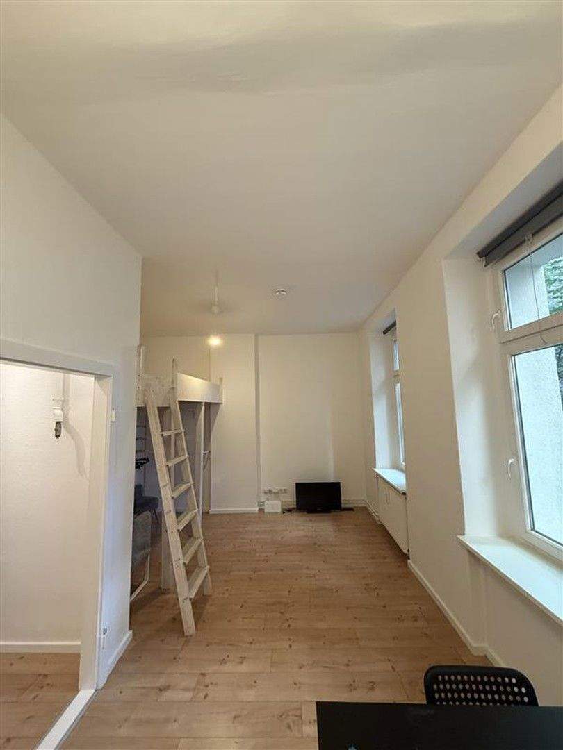 Zwei 1-Zimmerwohnungen im Erdgeschoss zu vermieten (Seitenflügel und Hinterhaus) 1 zimmer