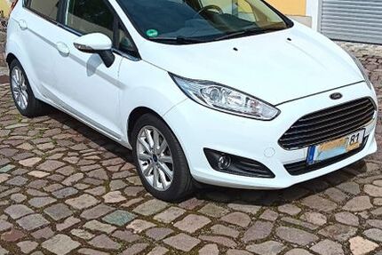 Ford Fiesta 63.000 km 8.000 € HOF 04769