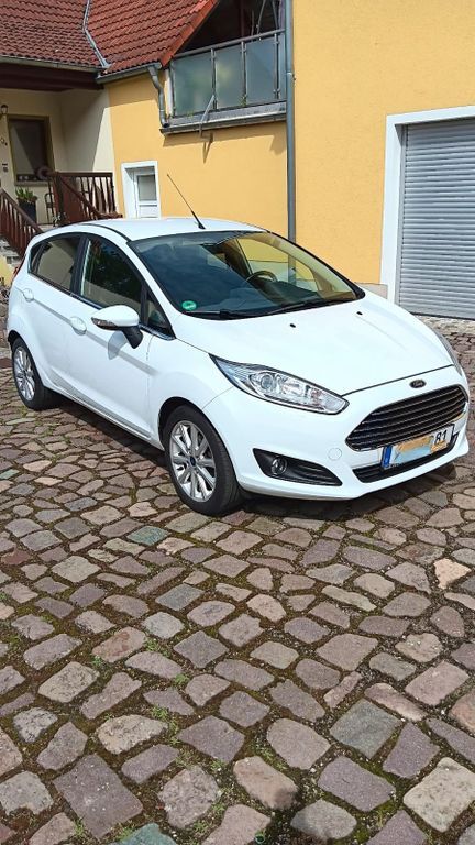 Ford Fiesta 63.000 km 8.000 € HOF 04769