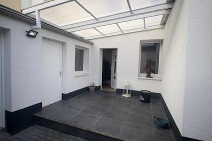 Geräumiges Wohn-Gewerbeobjekt mit zwei Einheiten, Innenhof zimmer