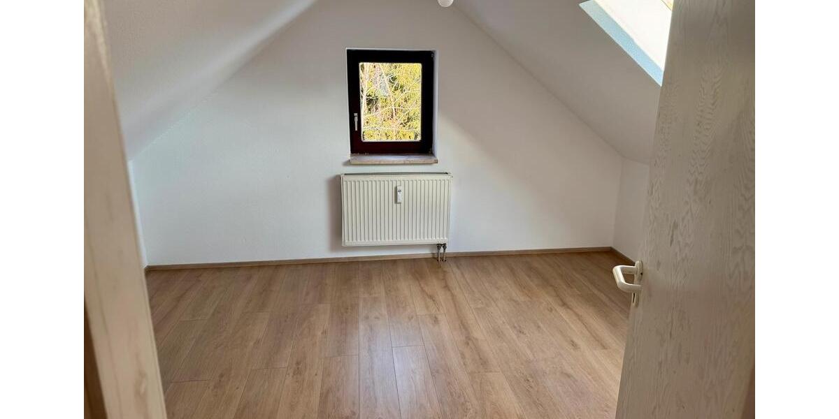 Großzügige 5-Zimmer Wohnung in Waldrandlage mit Süd-Balkon 5 zimmer