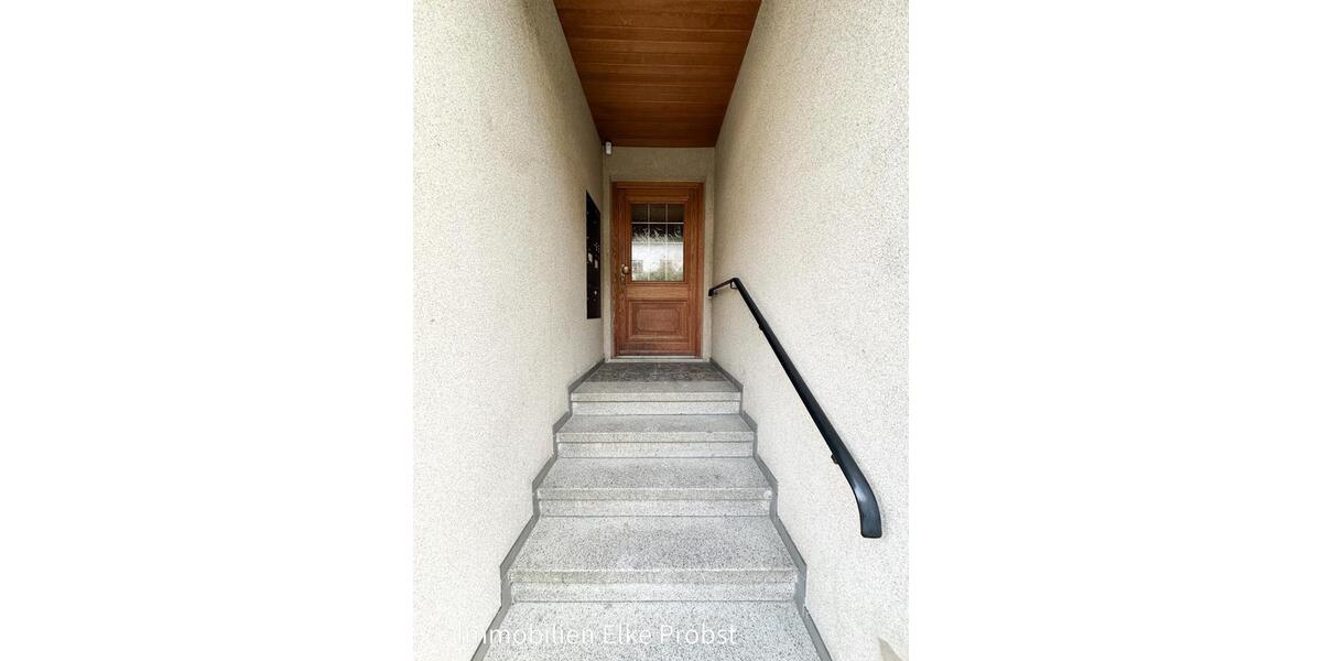 Dachgeschoßwohnung Cham - 4 Zimmer, 86 m&sup2;, 850&euro; | Angebot:25963116