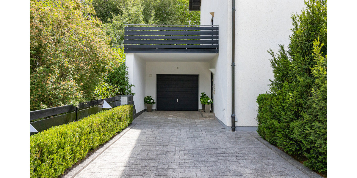 Repräsentatives Mehrgenerationenhaus auf ca. 851 m² Grundstück - Mehrfamilienhaus, Wohnhaus Otterfing | Angebot:27016904