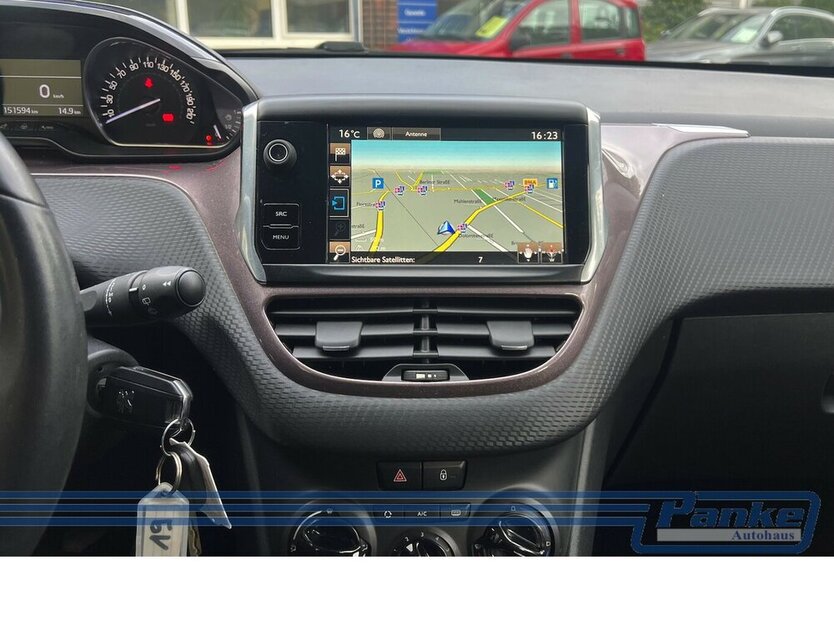 Peugeot 2008 Active*AHK*Navi*Klima*PDC*1-Hand*Chrom* 149.870 km 6.490 € Berlin 13187