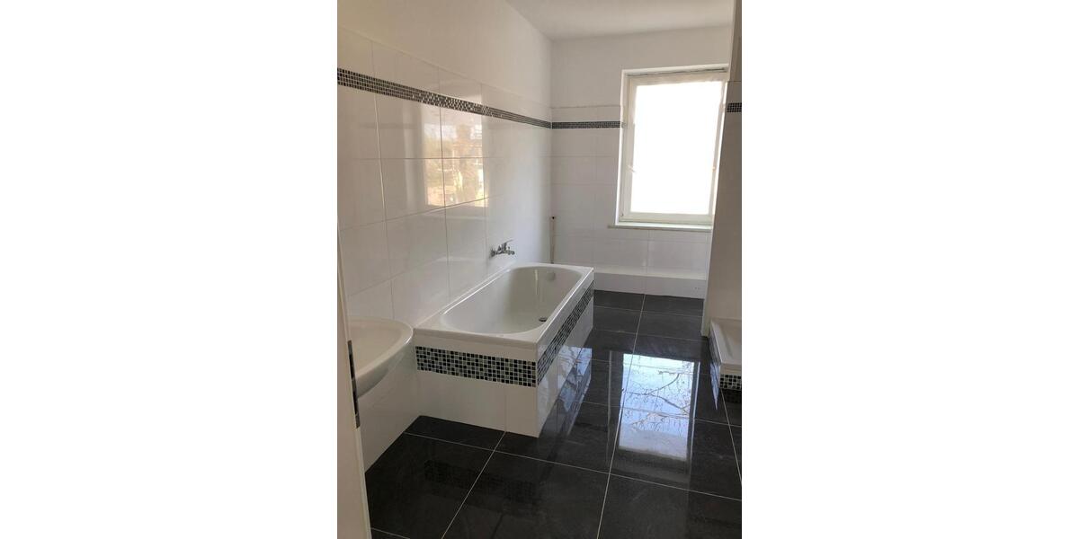 Etagenwohnung Zwickau - 4 Zimmer, 95 m&sup2;, 675&euro; | Angebot:25052648