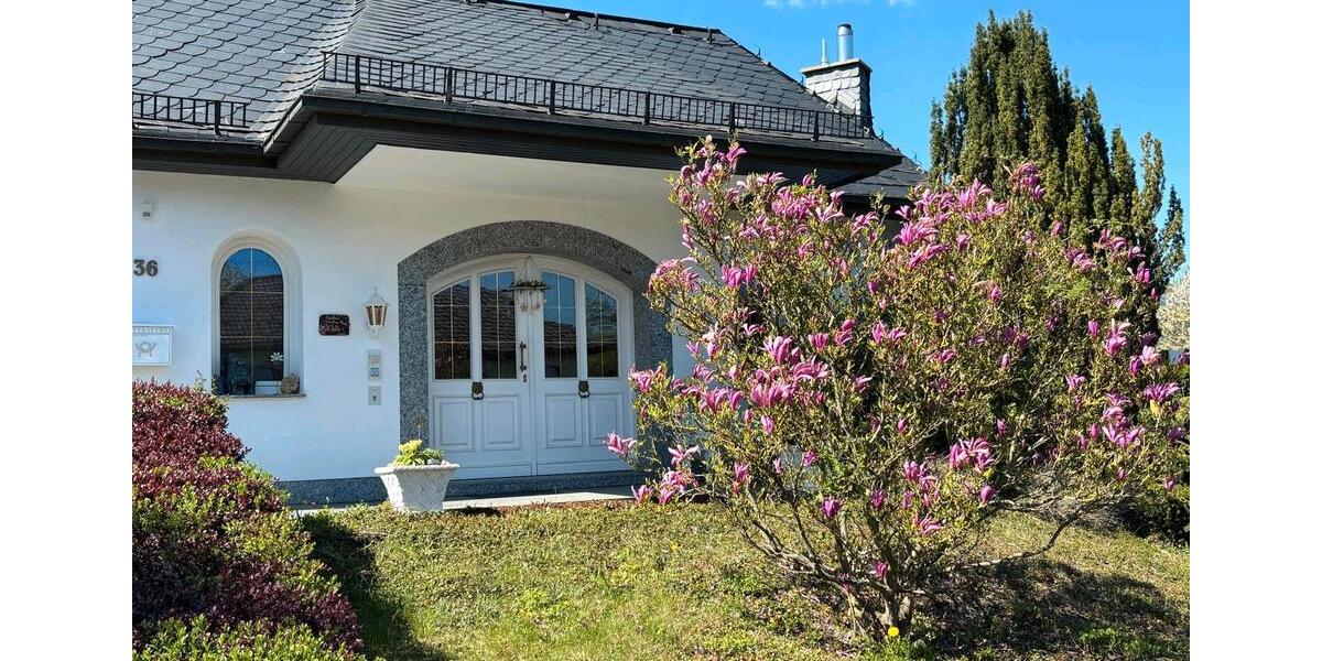 Villa Eschwege - 10 Zimmer, 300 m&sup2;, 650.000&euro; | Angebot:27014461