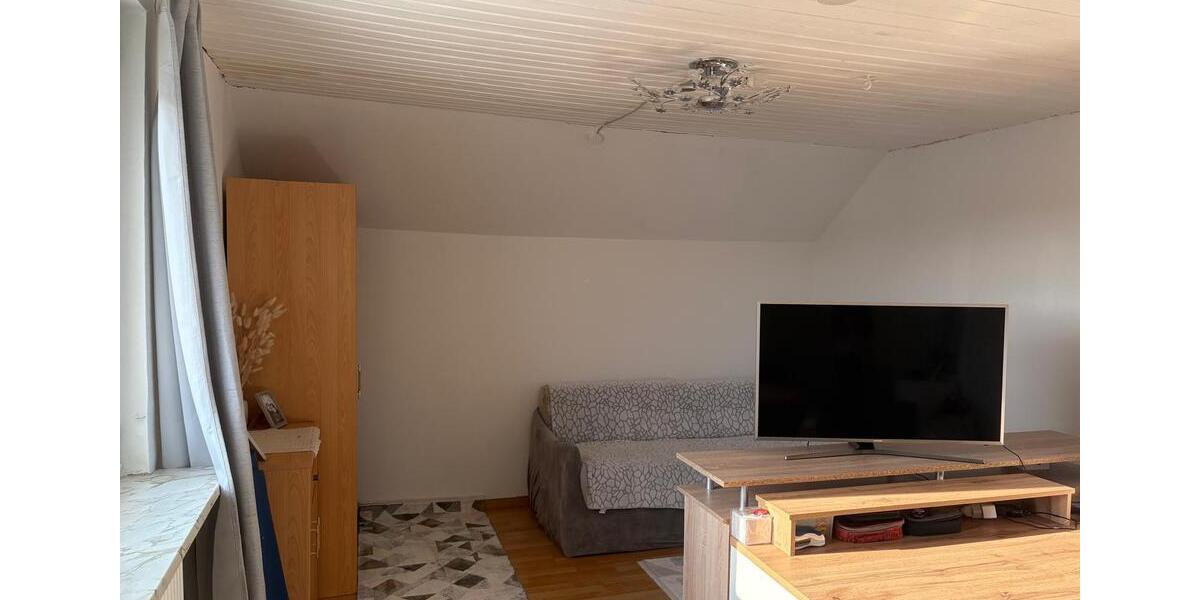 Dachgeschoßwohnung Linden - 1 Zimmer, 65 m&sup2;, 650&euro; | Angebot:26321016
