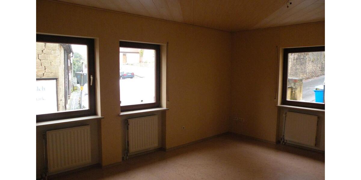Erdgeschoßwohnung Kitzingen - 4 Zimmer, 110 m&sup2;, 245.000&euro; | Angebot:27162941
