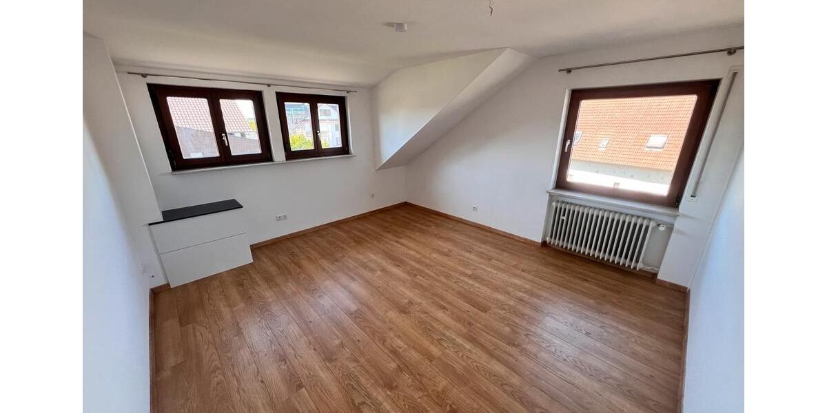 Dachgeschoßwohnung Sasbach - 3 Zimmer, 90 m&sup2;, 950&euro; | Angebot:26414200