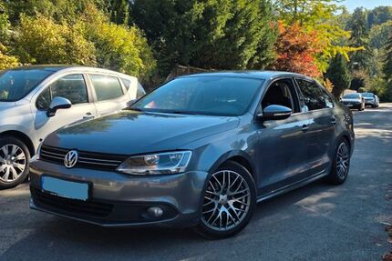 VW Jetta 185.322 km 3.600 € Höxter 37671