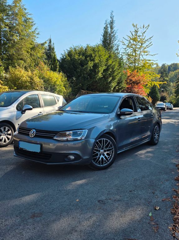 VW Jetta 185.322 km 3.600 € Höxter 37671