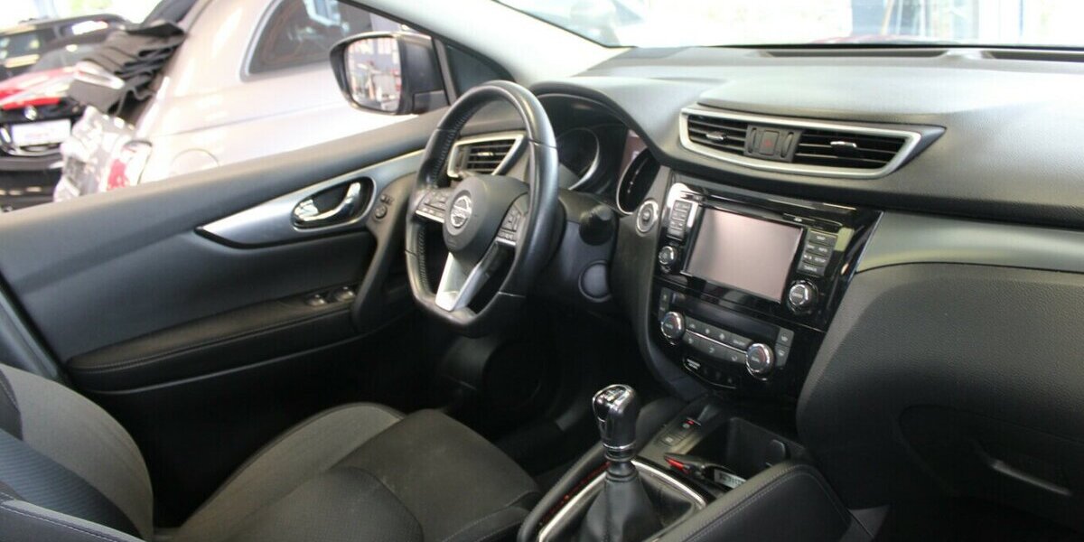 Nissan Qashqai 1.2 DIC-T N-Connecta - Panorama - 99.853 km 11.980 &euro; Euskirchen 53881