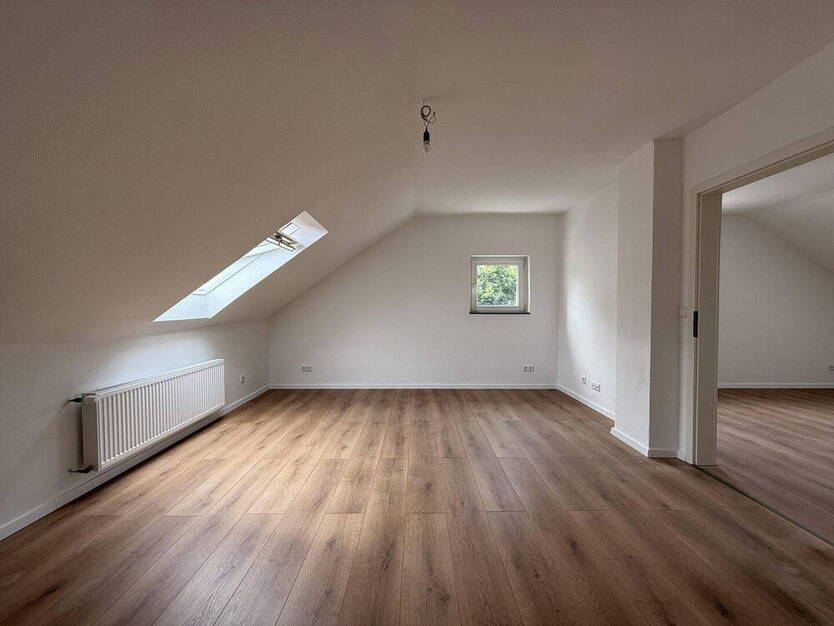 Frisch sanierte 44 m² Dachgeschoss-SingleWohnung - nur 3 Min. zum Phoenixsee, Dortmund-Schüren