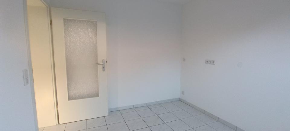 Dachgeschoßwohnung Schriesheim - 2.5 Zimmer, 73 m&sup2;, 940&euro; | Angebot:25311201