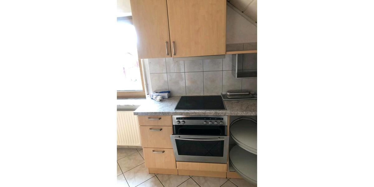 Helle 4-Zi DG Wohnung, Stellplatz Balkon Tageslichtbad EBK 4 zimmer