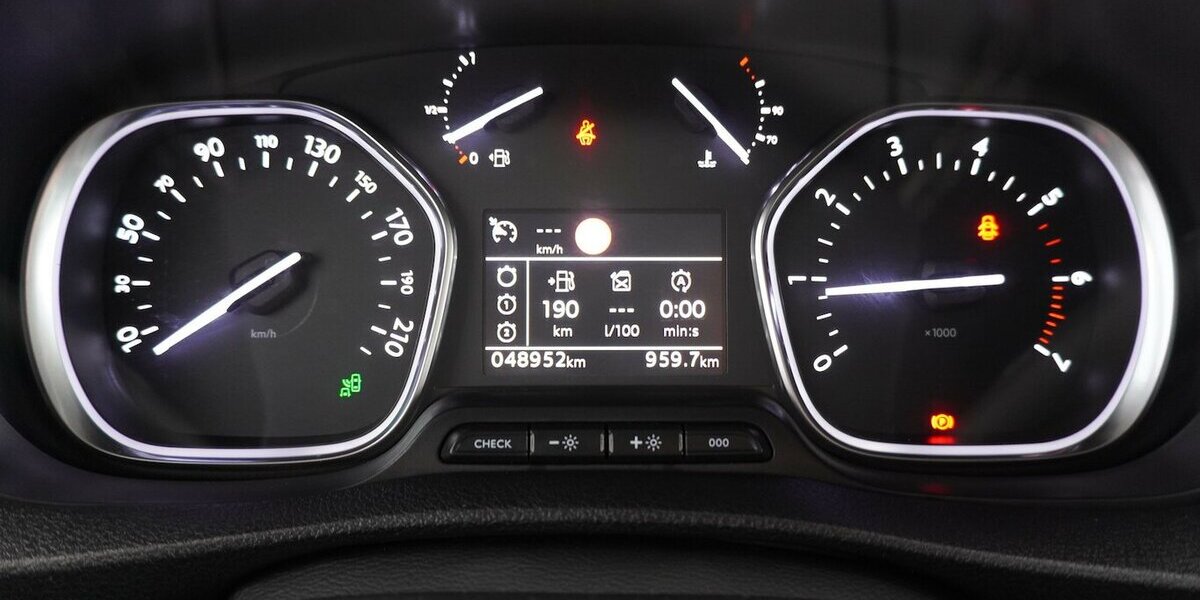 Fiat Scudo MultiCab L2 145 / Sitzheizung + Navi 48.952 km 26.775 &euro; Münchenbernsdorf 07589