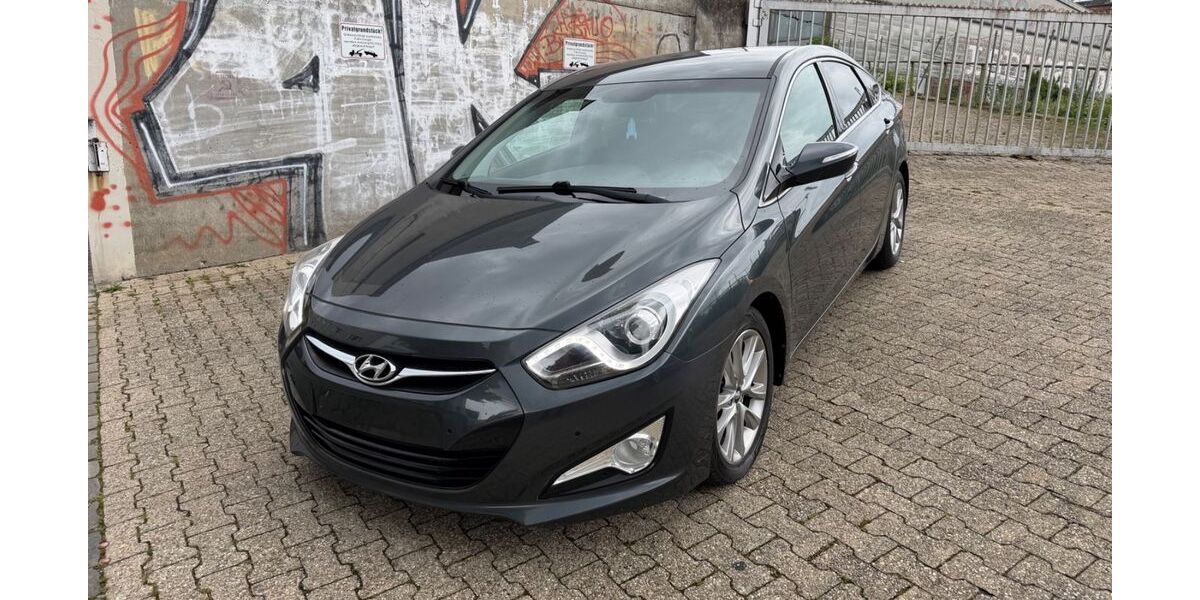 Hyundai i40 165.000 km 4.490 &euro; Aachen 52068