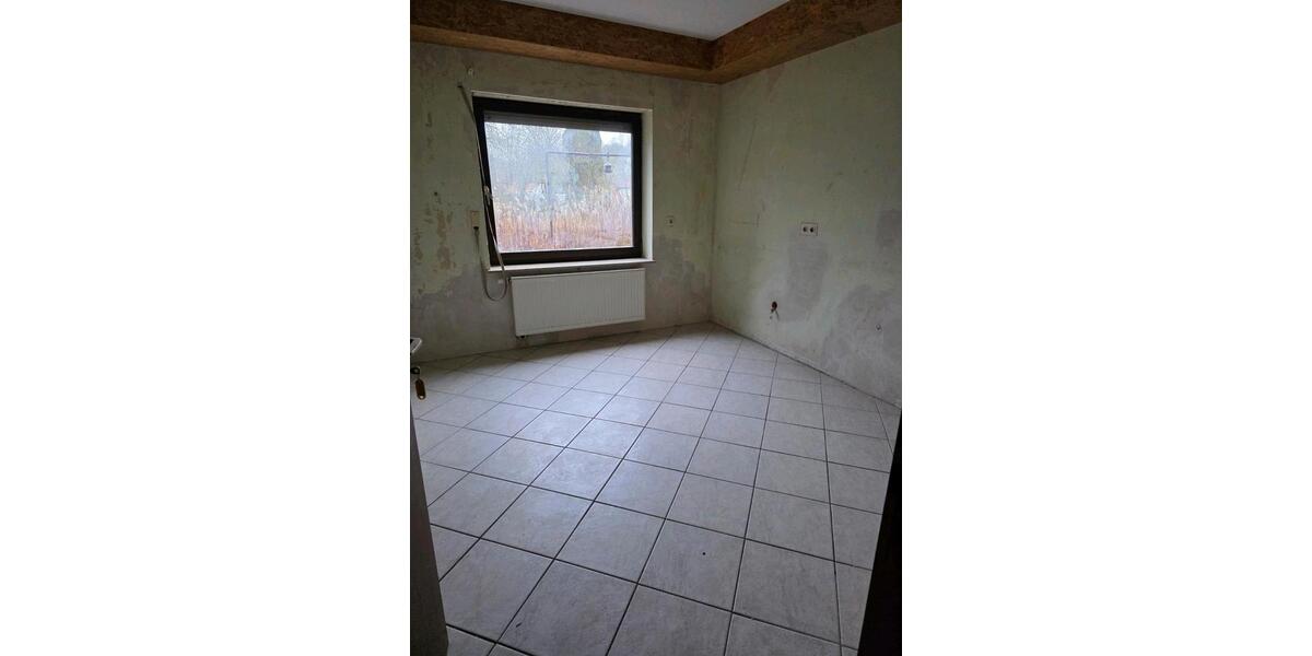 Einfamilienhaus Schondra - 7 Zimmer, 138 m&sup2;, 165.000&euro; | Angebot:27022970