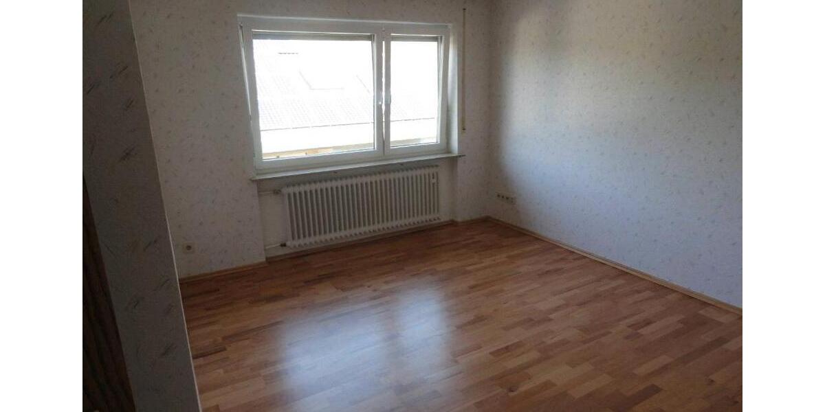 Doppelhaushälfte Tauberbischofsheim - 8 Zimmer, 170 m&sup2;, 1.500&euro; | Angebot:26089087