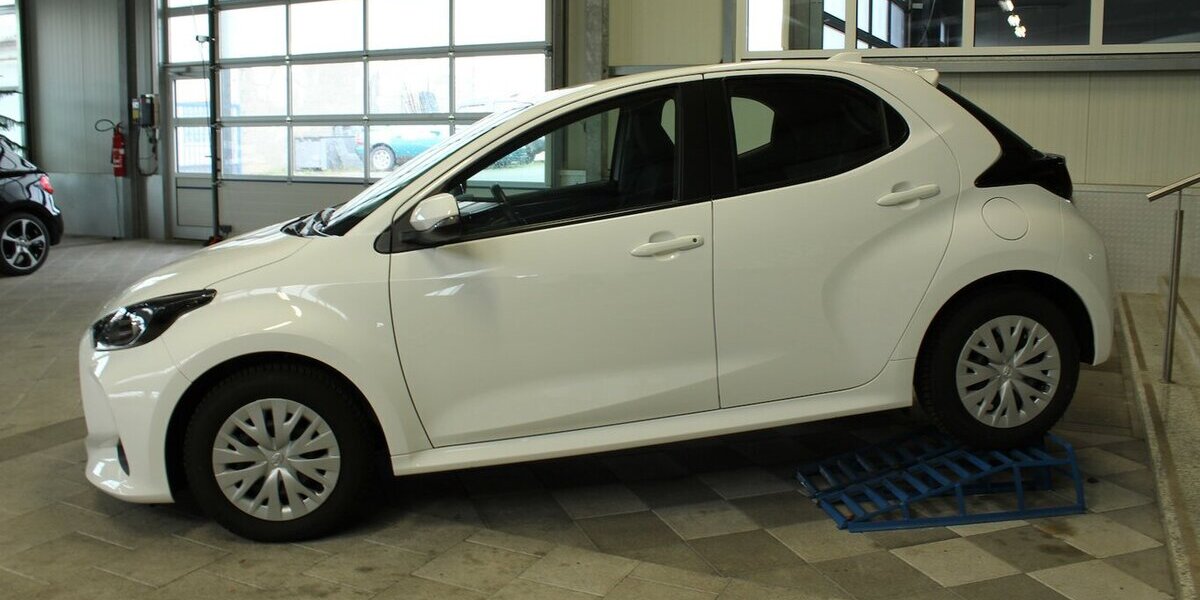 Toyota Yaris Comfort 5.100 km 15.290 &euro; Wülfershausen 97535