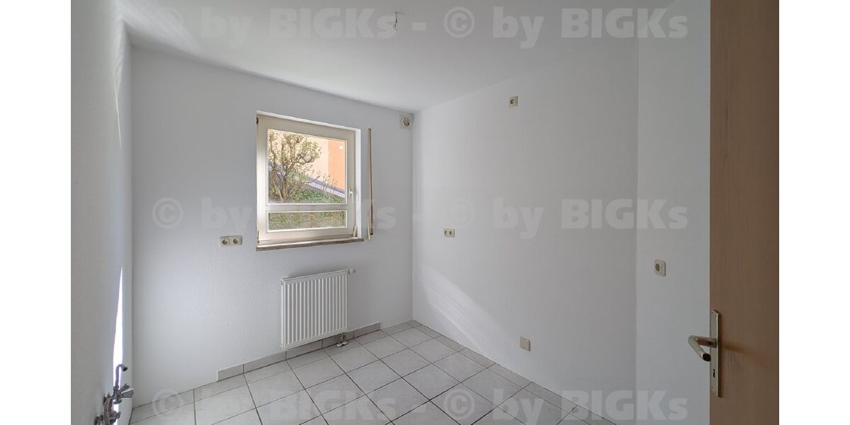 BIGKs: Suhl - Nähe Klinikum: 2 Zimmer-Wohnung mit Einbauküche und Terrasse (-;) - Erdgeschoßwohnung Suhl Suhl Heinbergsiedlung | Angebot:26418684