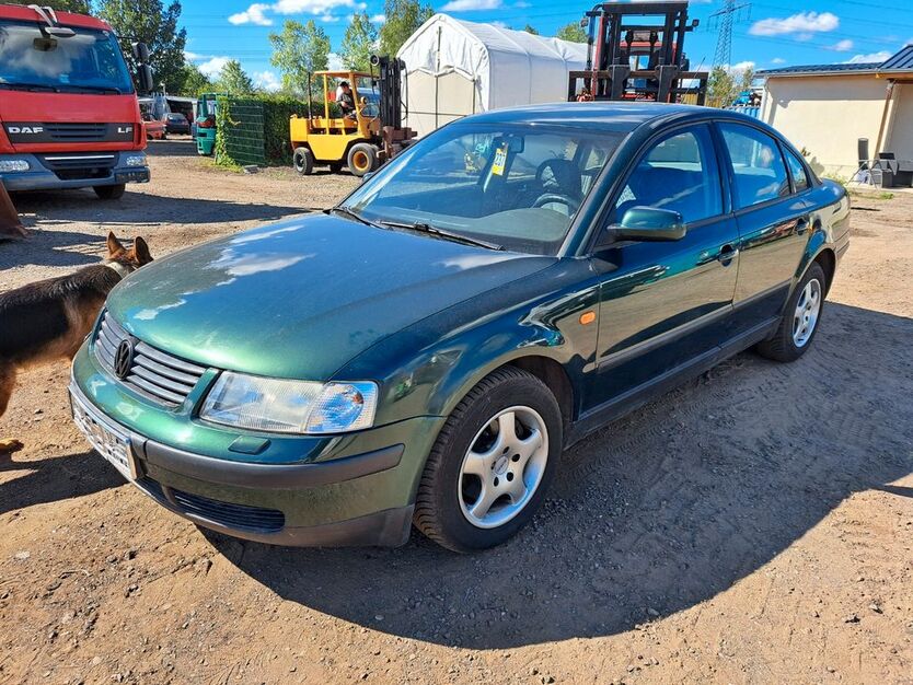 VW Passat 146.000 km 1.890 € Berlin 13585