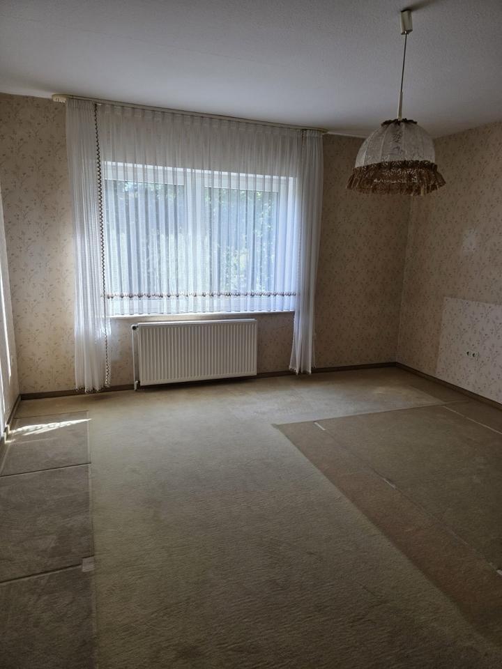 Großes Wohnhaus in schöner ländlicher Umgebung
