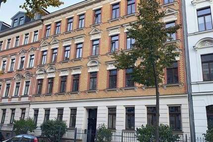 angenehm Wohnen in Nebenstraße nahe der pulsierenden Georg-Schumann-Str. 2 zimmer