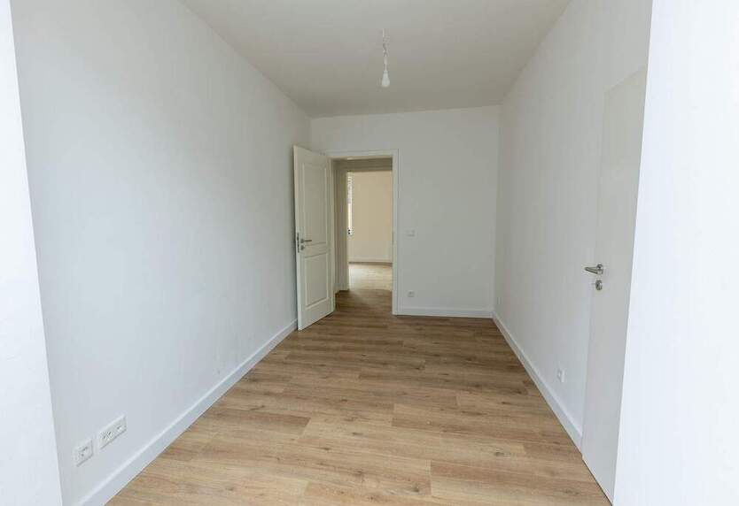 Helle 4-Zimmer-Wohnung mit kleinem Garten und Stellplatz – Erstbezug nach Sanierung