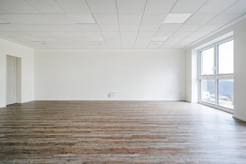 Zur Miete: Großzügige und flexible Gewerbefläche in Hage! zimmer
