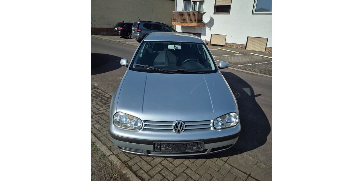 VW Golf 233.000 km 2.250 &euro; Lich 35423
