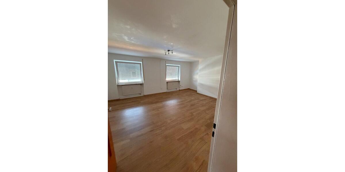 Etagenwohnung Roding - 3 Zimmer, 110 m&sup2;, 1.050&euro; | Angebot:26699665