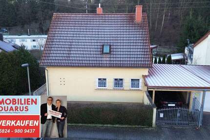Freistehendes Einfamilienhaus mit Einfahrt zur Garage, Carport, Balkon, Garten, Keller in Ottweiler 5 zimmer