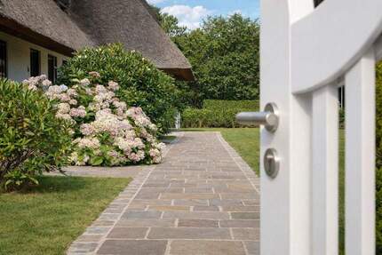 Keitum! Modernisierter Wohntraum unter Reet mit eigener Sonnenkuhle & Stellplatz (Provisionsfrei) 3 zimmer