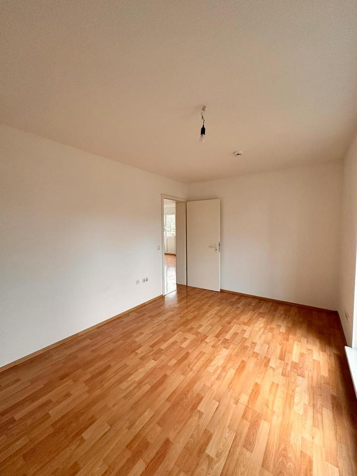 Hoppegarten: Charmante 2-Zimmer-Wohnung mit Balkon im 1. OG zimmer