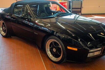 Porsche 944