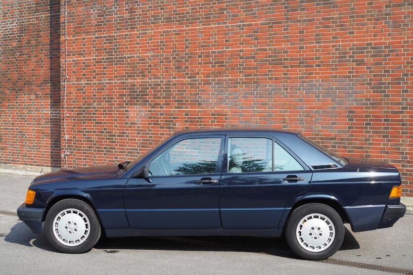 Mercedes-Benz 190 205.000 km 2.500 € Berlin 12059