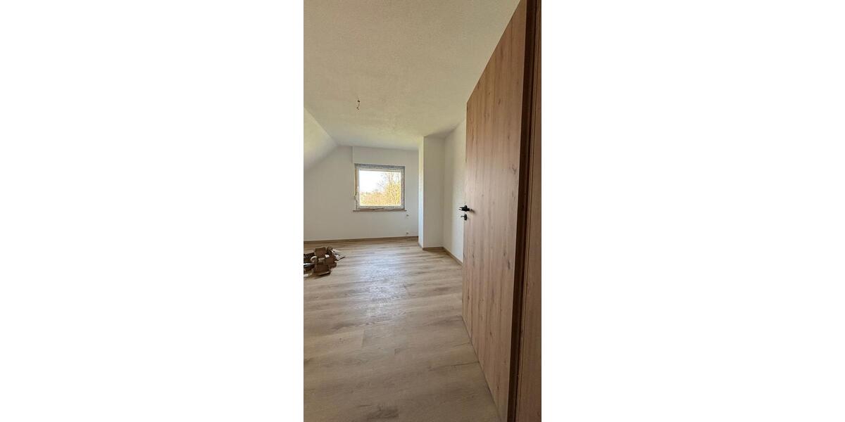 Dachgeschoßwohnung Ilshofen - 3.5 Zimmer, 66 m&sup2;, 950&euro; | Angebot:25376686