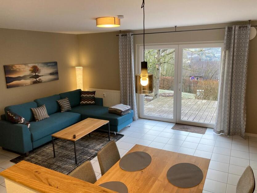 Möblierte 2-Zimmer-Wohnung mit Terrasse & Ausblick – ruhig, hell zimmer